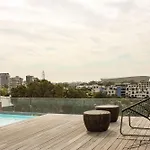 Luxury Apartment With Rooftop Pool And Table Mountain Views