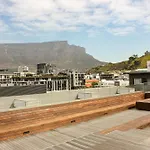 Luxury Apartment With Rooftop Pool And Table Mountain Views