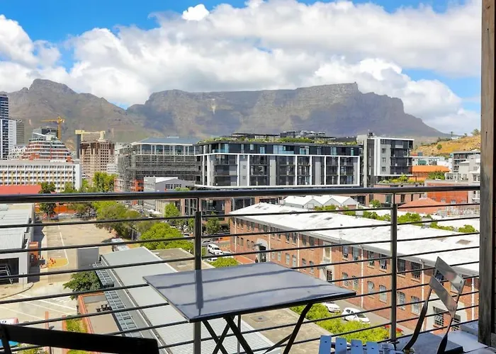 Luxury Apartment With Rooftop Pool And Table Mountain Views
